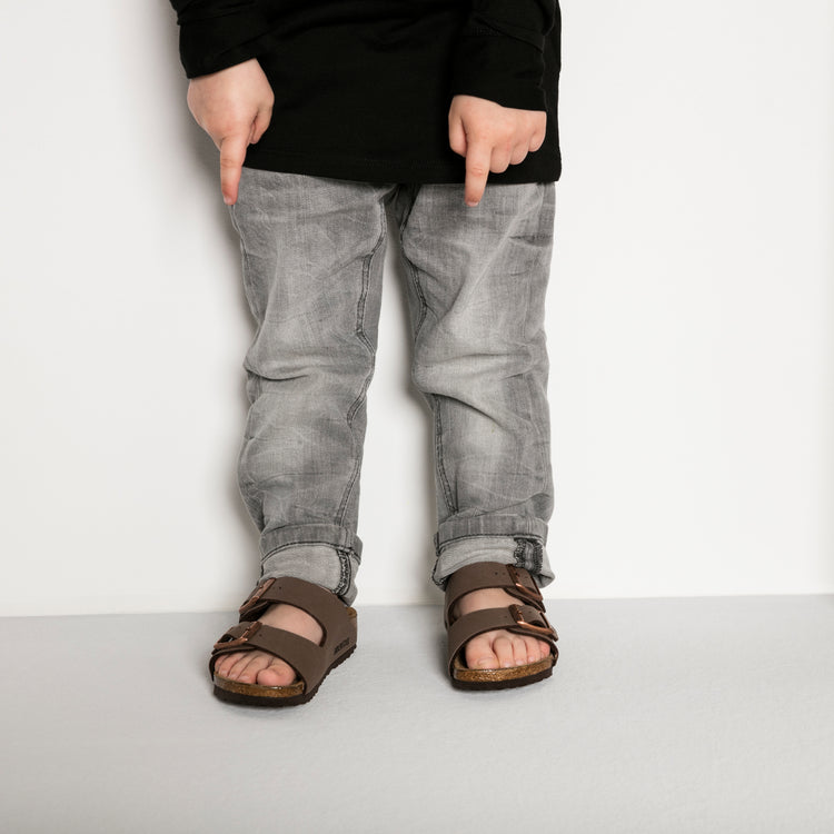 Birkenstock Arizona Kids Mocca Birkibuc on model 1