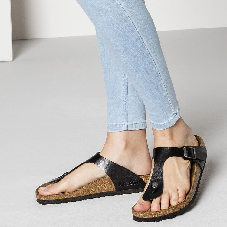 Birkenstock Gizeh Graceful Licorice Birko Flor on model 2