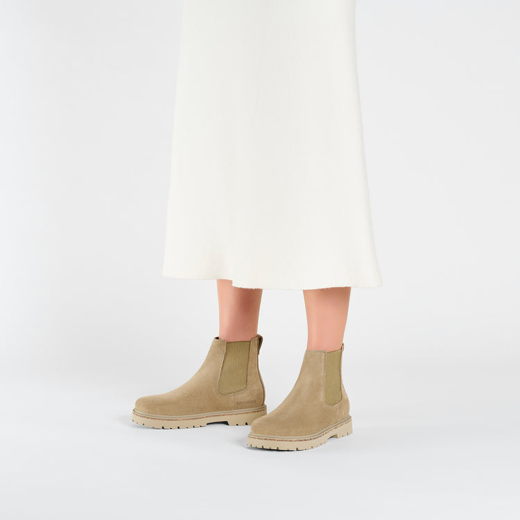 Birkenstock Highwood W Taupe Suede Leather on model 1