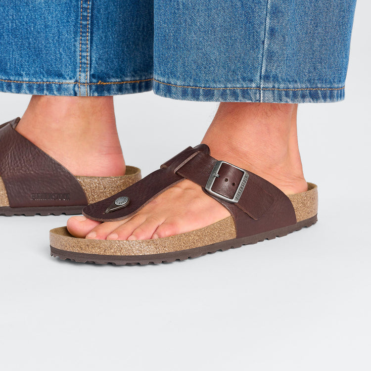 Birkenstock Safaga Vintage Wood Roast Natural Leather on model 2