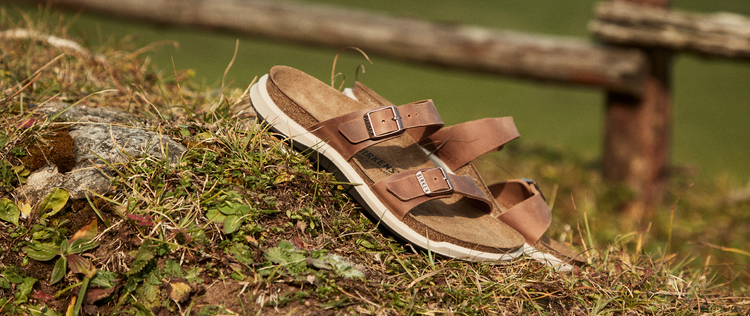 Merrell around town 2025 luxe backstrap sandal