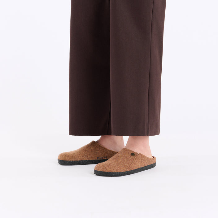 Zermatt Toffee Melange Wool Felt on model 1 1027942 1027977