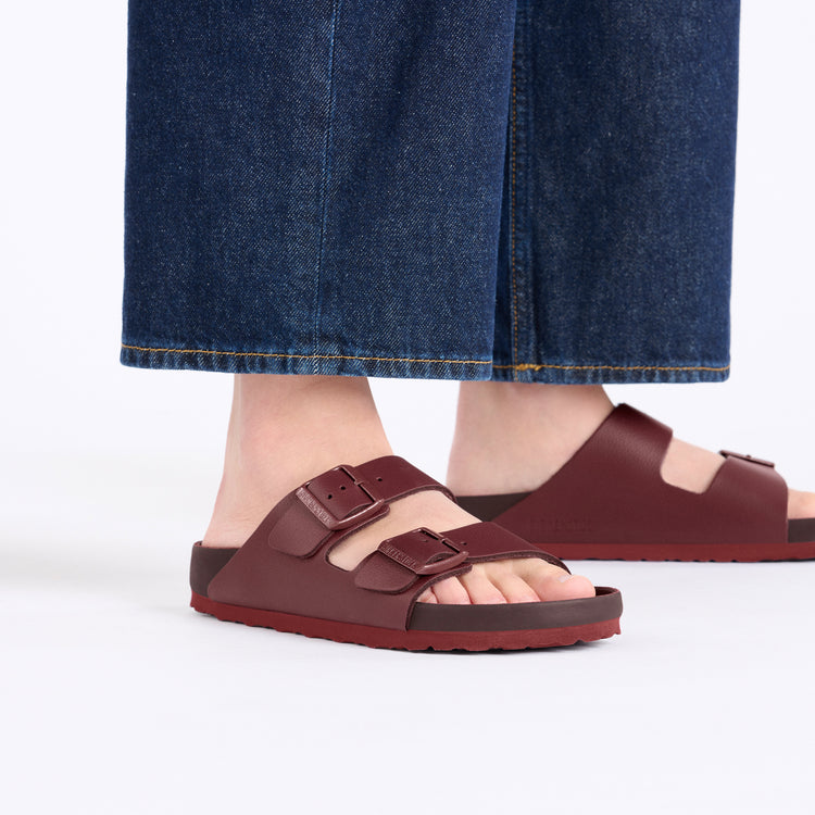 Birkenstock Arizona Exquisite Zinfandel Natural Leather on model 2