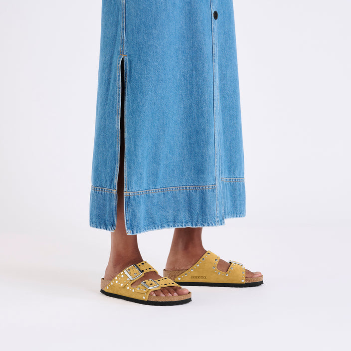 arizona rivet ochre suede leather on model 1 1029362 1029360