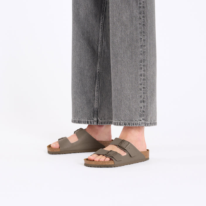 Birkenstock Arizona Saffiano Concrete Grey Birko Flor on model 1