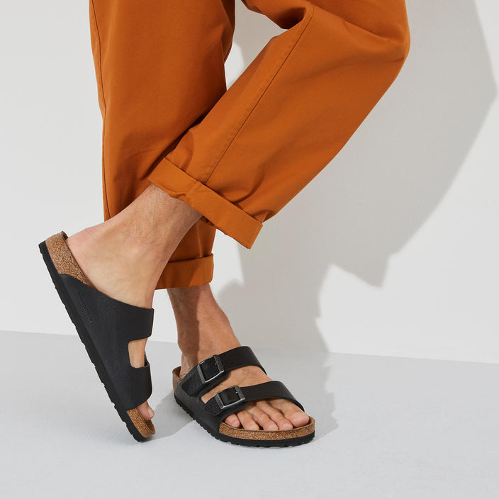 Birkenstock Arizona Vintage Wood Black Natural Leather on model 2