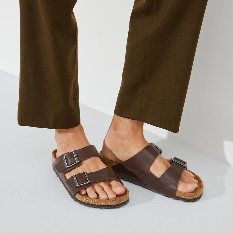 Birkenstock Arizona Vintage Wood Roast Natural Leather on model 2