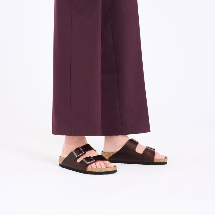 Birkenstock Arizona Zinfandel Oiled Leather on model 1