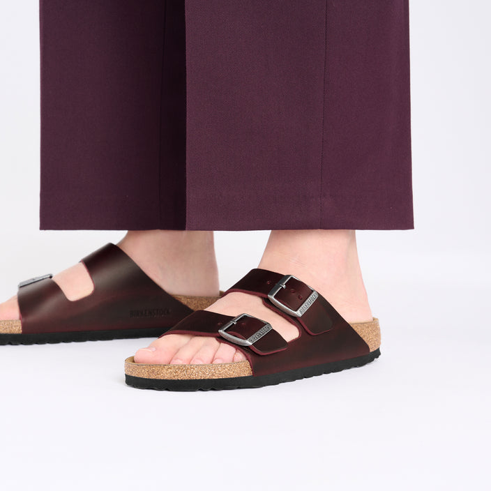 Birkenstock Arizona Zinfandel Oiled Leather on model 2