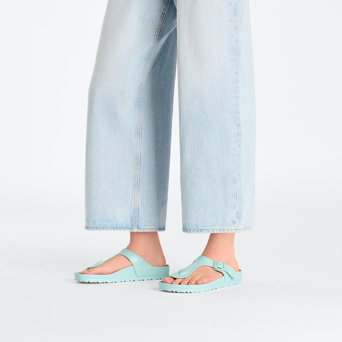 Birkenstock Gizeh EVA Surf Green on model 1