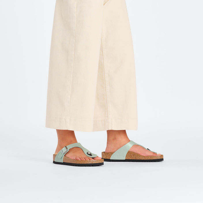 Birkenstock Gizeh Graceful Surf Green Birko Flor on model 1