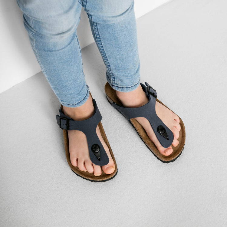 Birkenstock Gizeh Kids Navy Birkibuc on model 2