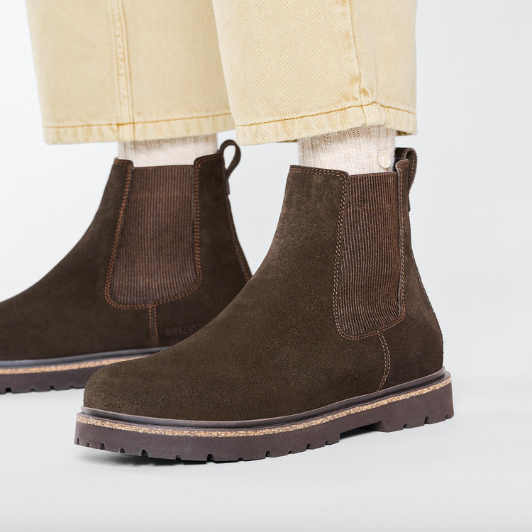 Birkenstock Highwood M Mocca Suede Leather on model 2