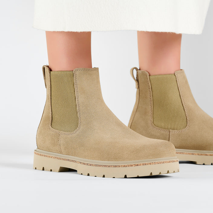 Birkenstock Highwood W Taupe Suede Leather on model 2