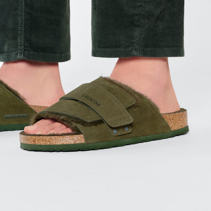 kyoto shearling suede leather thyme on model 1 1025676