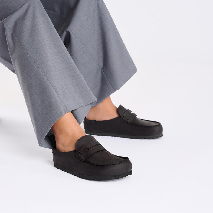 Birkenstock Naples Wrapped Black Oiled Leather on model 1