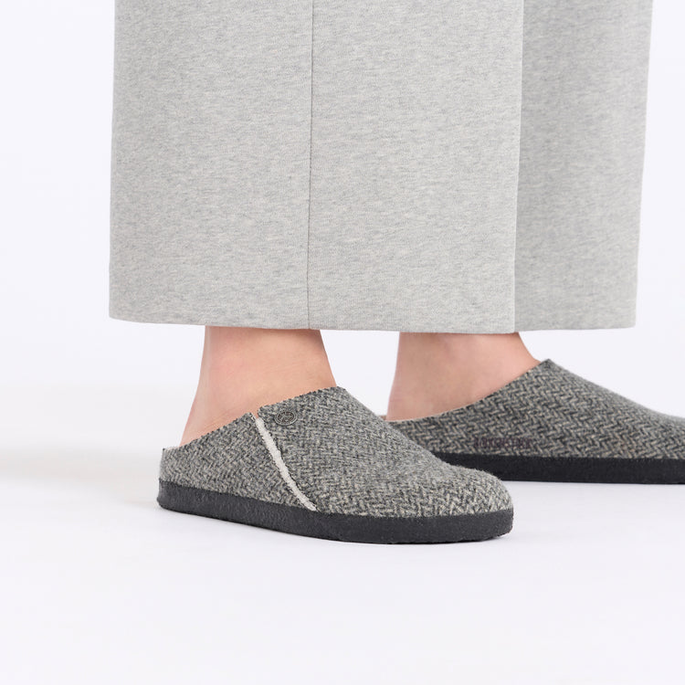 Birkenstock Zermatt Shearling Herringbone Dark Grey Felt Shearling on model 2